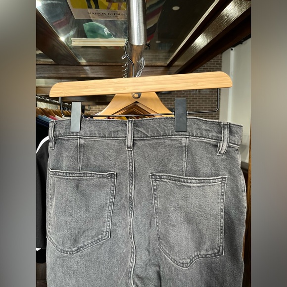 Uniqlo Relaxed Ankle Jeans - Picture 6 of 14